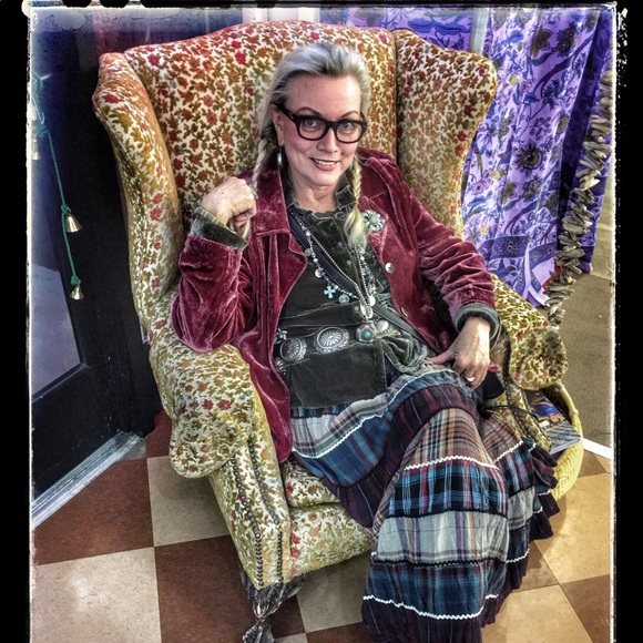 Meet your Posher, Nancy - Picture 1 of 2